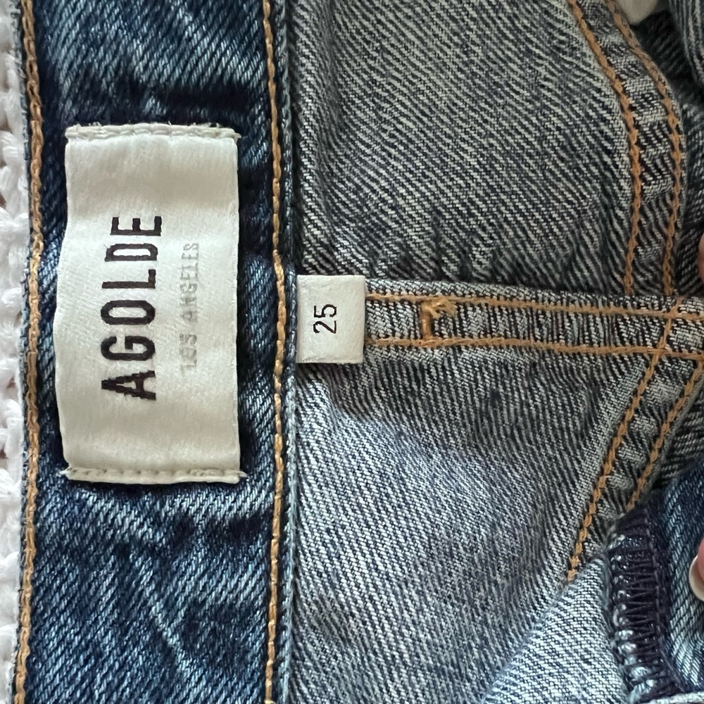AGOLDE Riley High Rise Cropped Straight Jeans. Color: Frequency - Picture 6 of 9